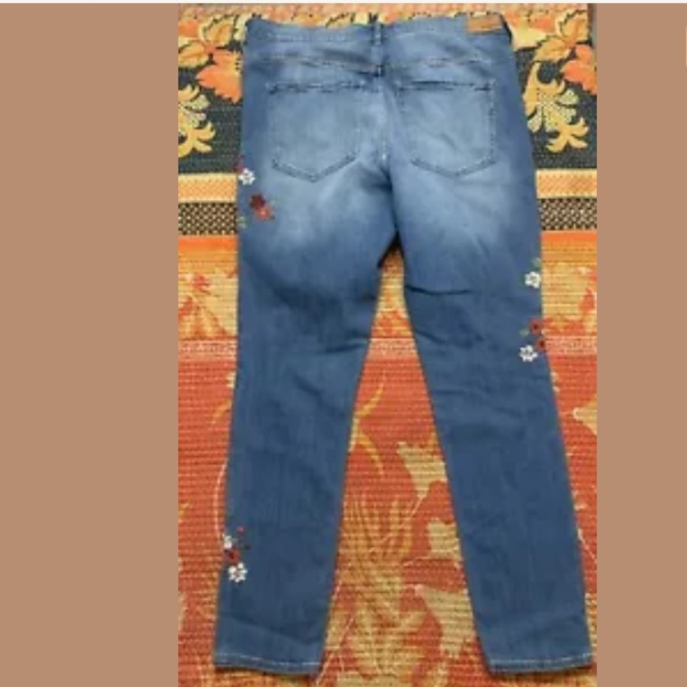 Express Rose Embroidered Stretch High Rise Jeans - Picture 8 of 8